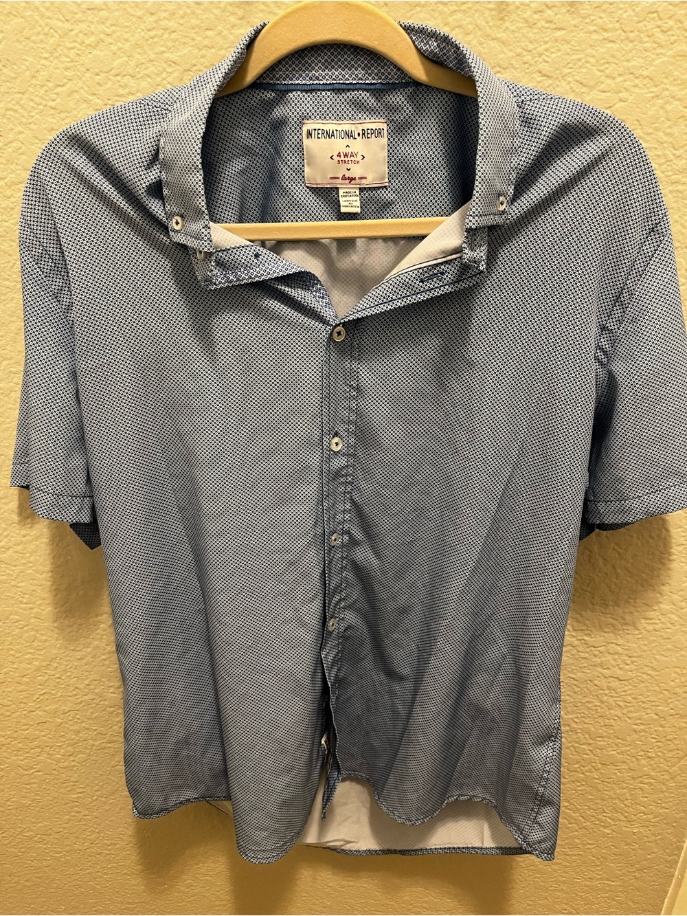 International Report Mens Large Blue Geometric 4 Way Stretch Button Down Shirt
